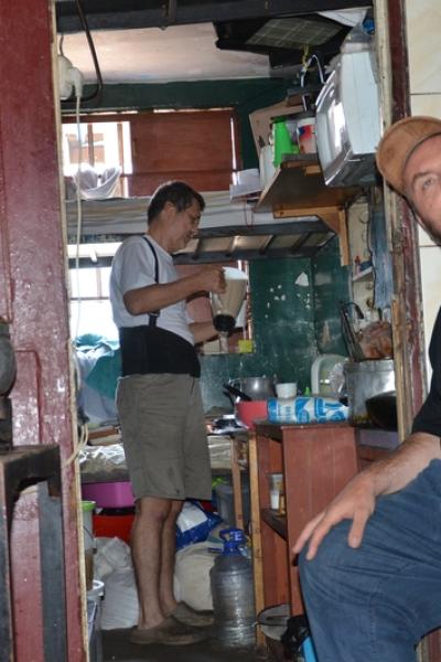 Lucho begeistert mich - Er verschenkt seinen Kraftdrink an alle Häftlinge mit TBC